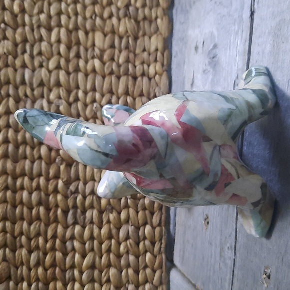 Vintage cottagecore handmade ceramic green and pink playful cat figurine - Picture 4 of 7